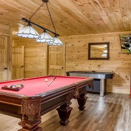 Hidden Retreat, Hot Tub, Pool Table, 1089 Free Tickets Each Paid Day, Dollywood And More
